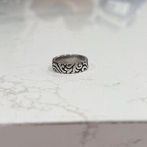 James Avery wave ring, retired
Size 7